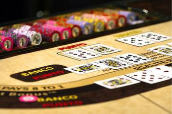 Baccarat vs Blackjack: Which One Has Better Odds?