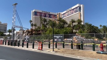 Hundreds flock to Mirage Las Vegas for final weekend