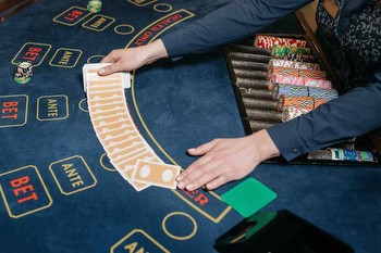 Mastering the Virtual Tables: Comparing Online Blackjack and Baccarat