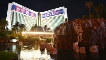 Mirage closing Las Vegas casino Wednesday, home of Siegfried and Roy