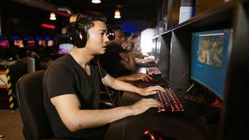 Online Gaming and Online Gambling: 4 Points of Convergence