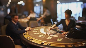 The Evolution of Blackjack: From Card Tables to Digital Screens