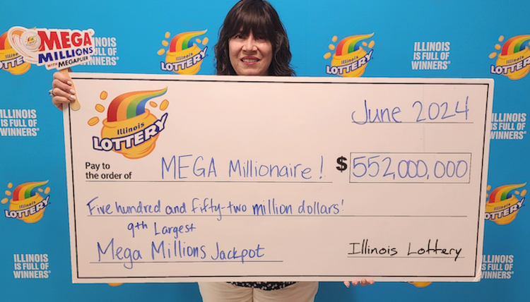 Chicago woman wins $552 million jackpot, largest online lottery prize in the country