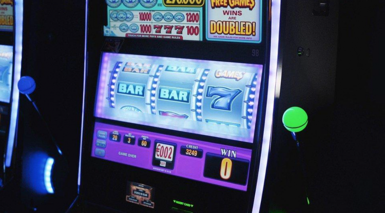 How do online slots work?